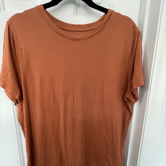 Tee-shirts--assorted - Picture 11 of 13